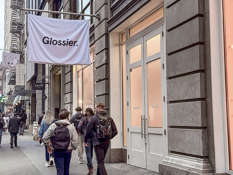 Glossier 美妆产品展示