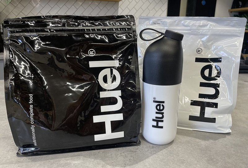 Huel 粉末产品与摇摇杯