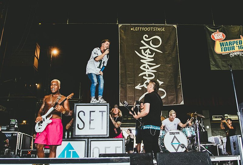 Vans Warped Tour 朋克音乐节演出现场